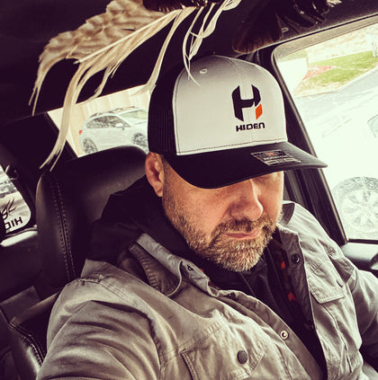 Hiden Black and White Mesh Curved Snapback Hat